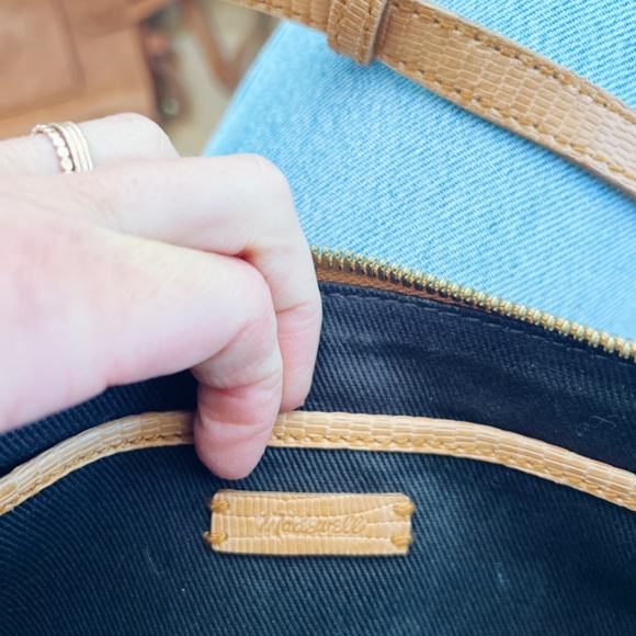 Madewell Simple Crossbody Bag - Picture 2 of 2